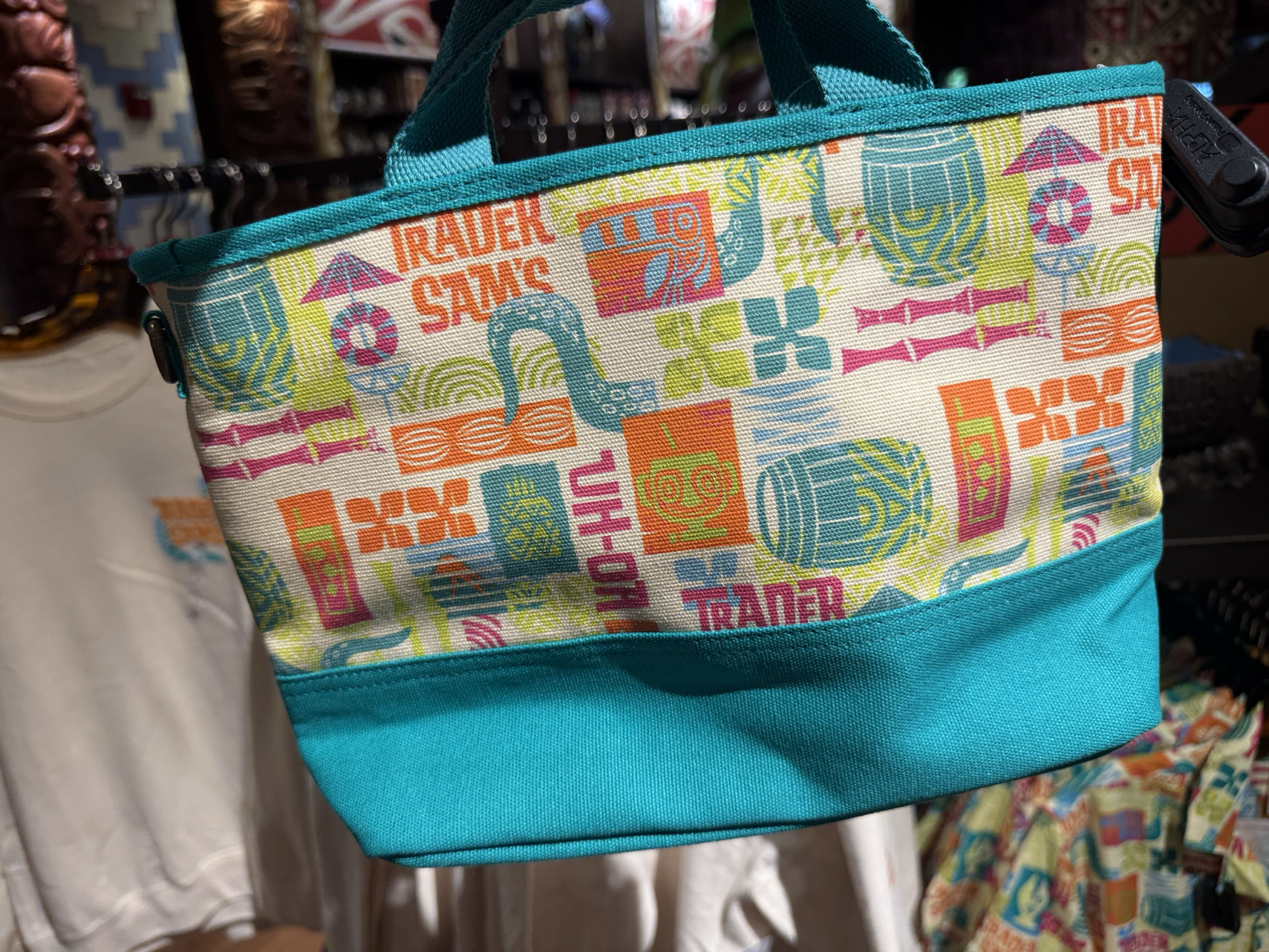A new Trader Sam’s tote bag is now available at Disney’s Polynesian Village Resort.