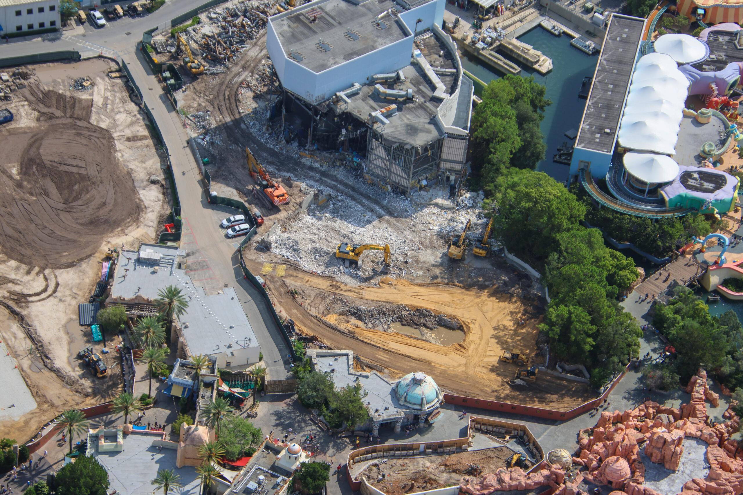 Poseidon’s Fury is rapidly disappearing as demolition crews tear deeper into the former attraction’s show building at Universal Islands of Adventure.