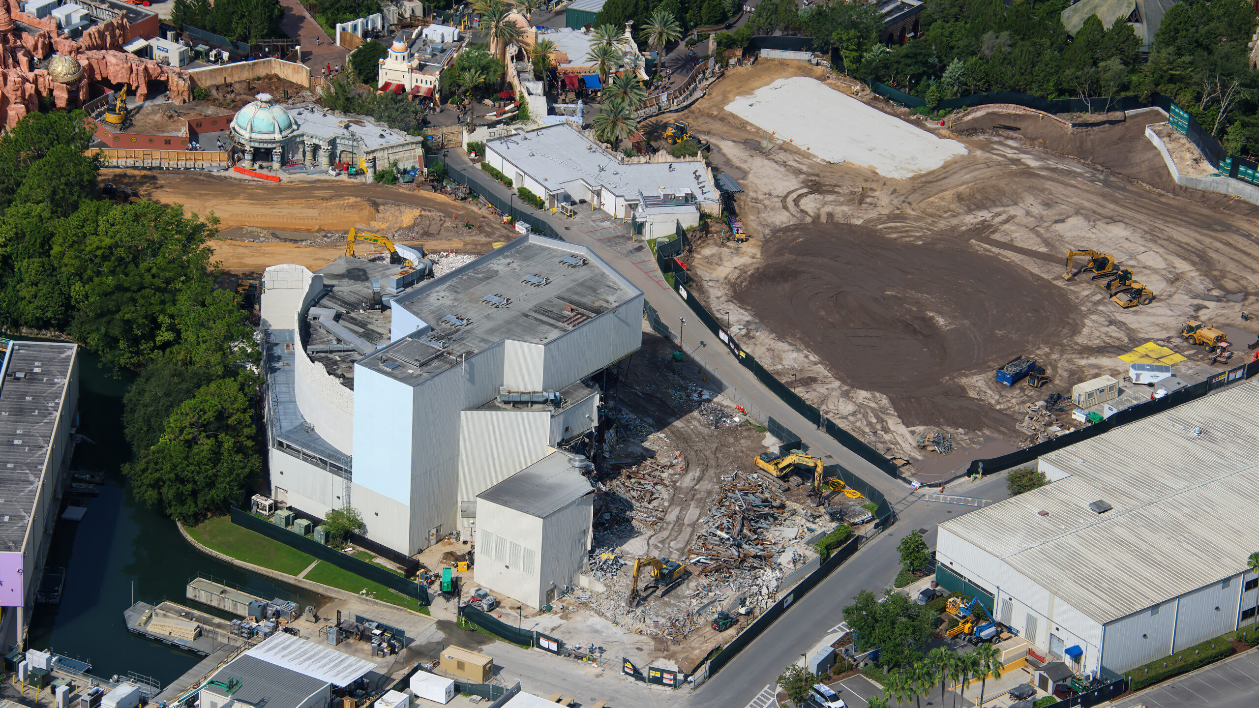 Poseidon’s Fury is rapidly disappearing as demolition crews tear deeper into the former attraction’s show building at Universal Islands of Adventure.