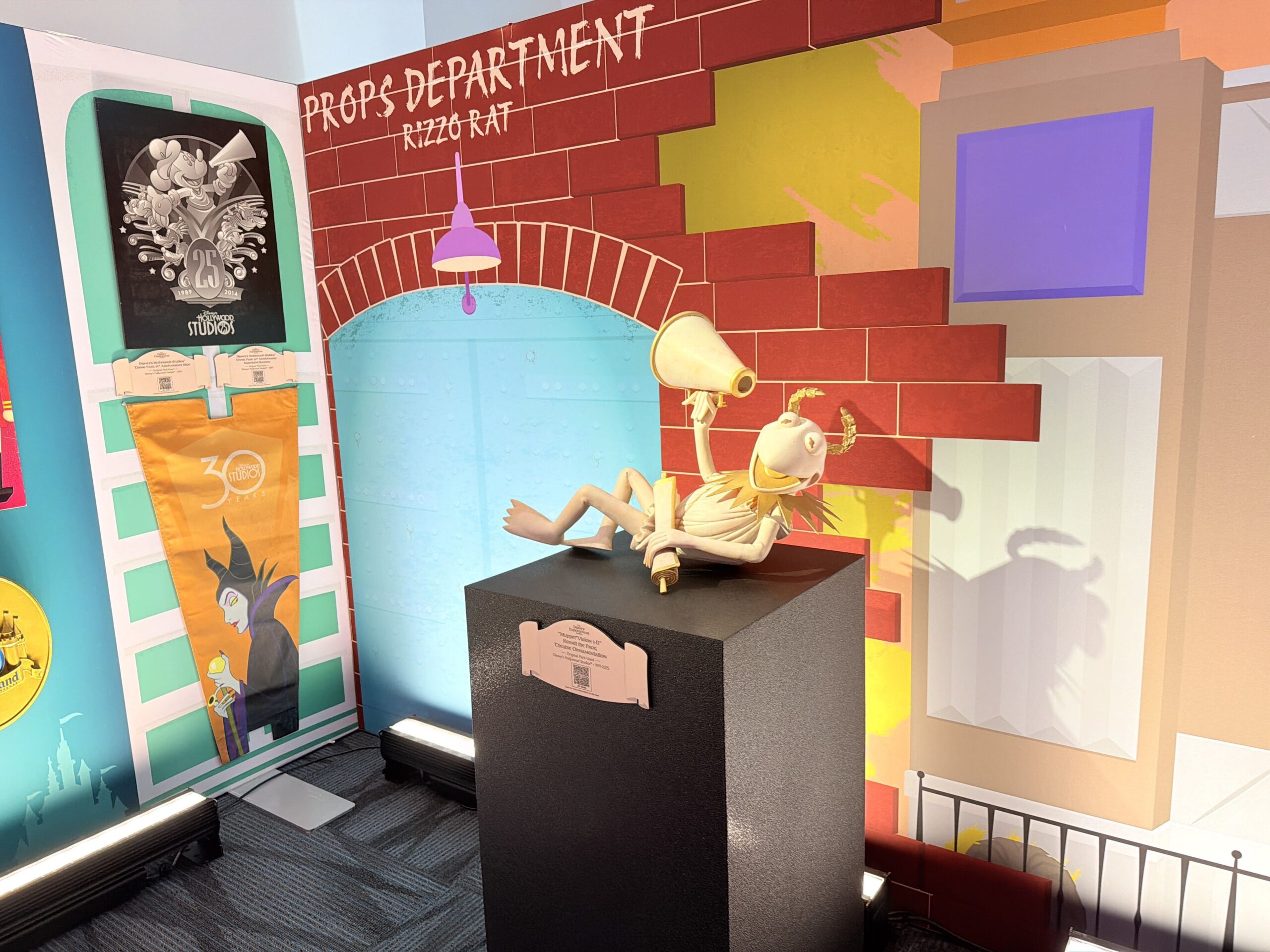From MuppetVision 3D at Disney's Hollywood Studios are statues of Miss Piggy and Kermit, plus a 3D glasses crate.