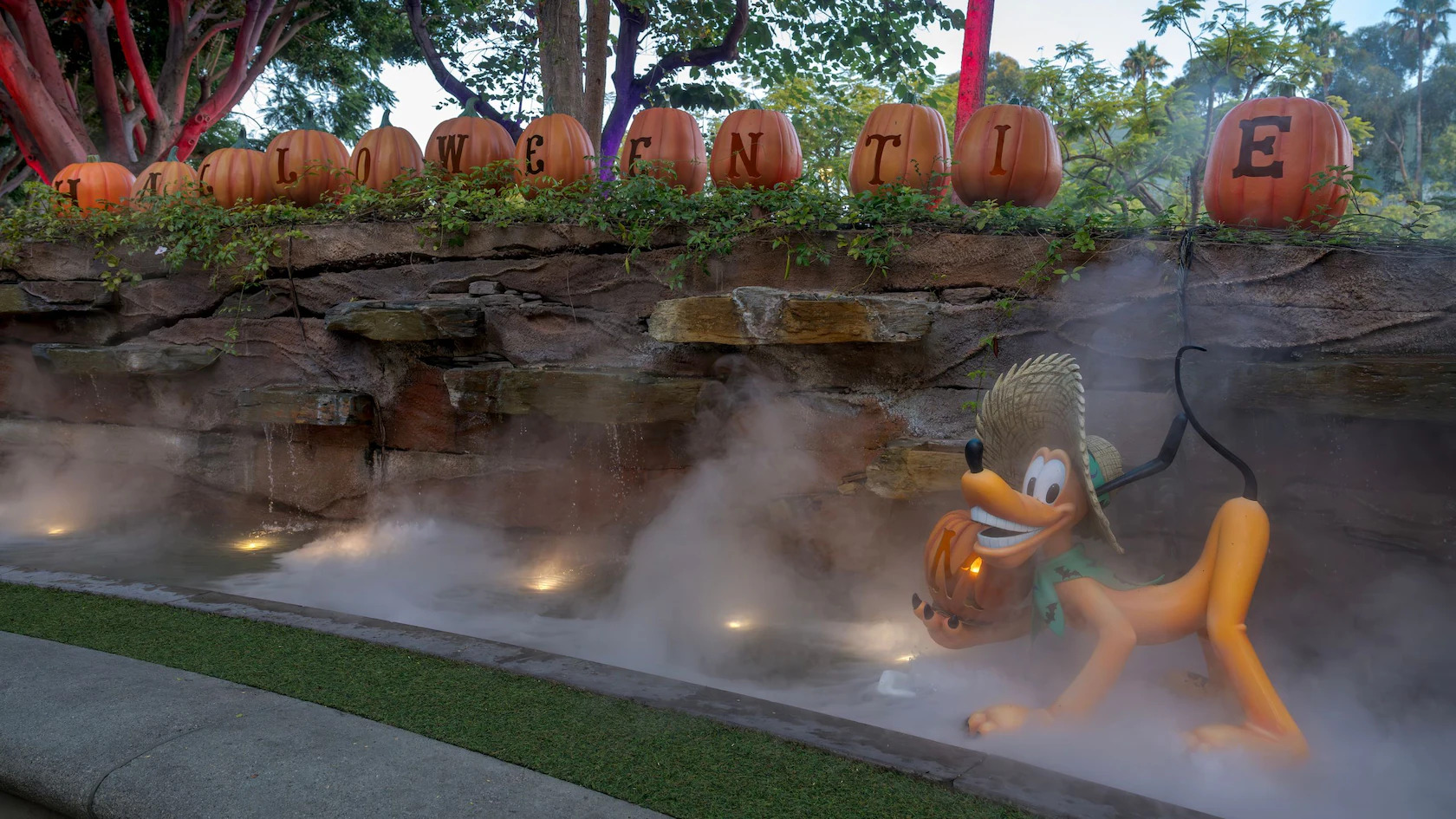 Pluto’s Pumpkin Pursuit Returning to Disneyland for Halloween Time 2026, Details & Prizes Revealed