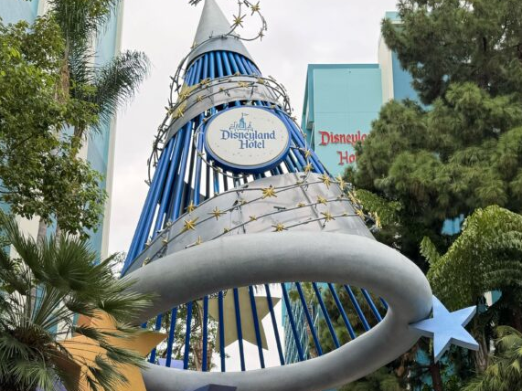 A new circular medallion featuring a “DH” logo has been installed on the large sorcerer’s hat sculpture along a walkway to the Disneyland Hotel.