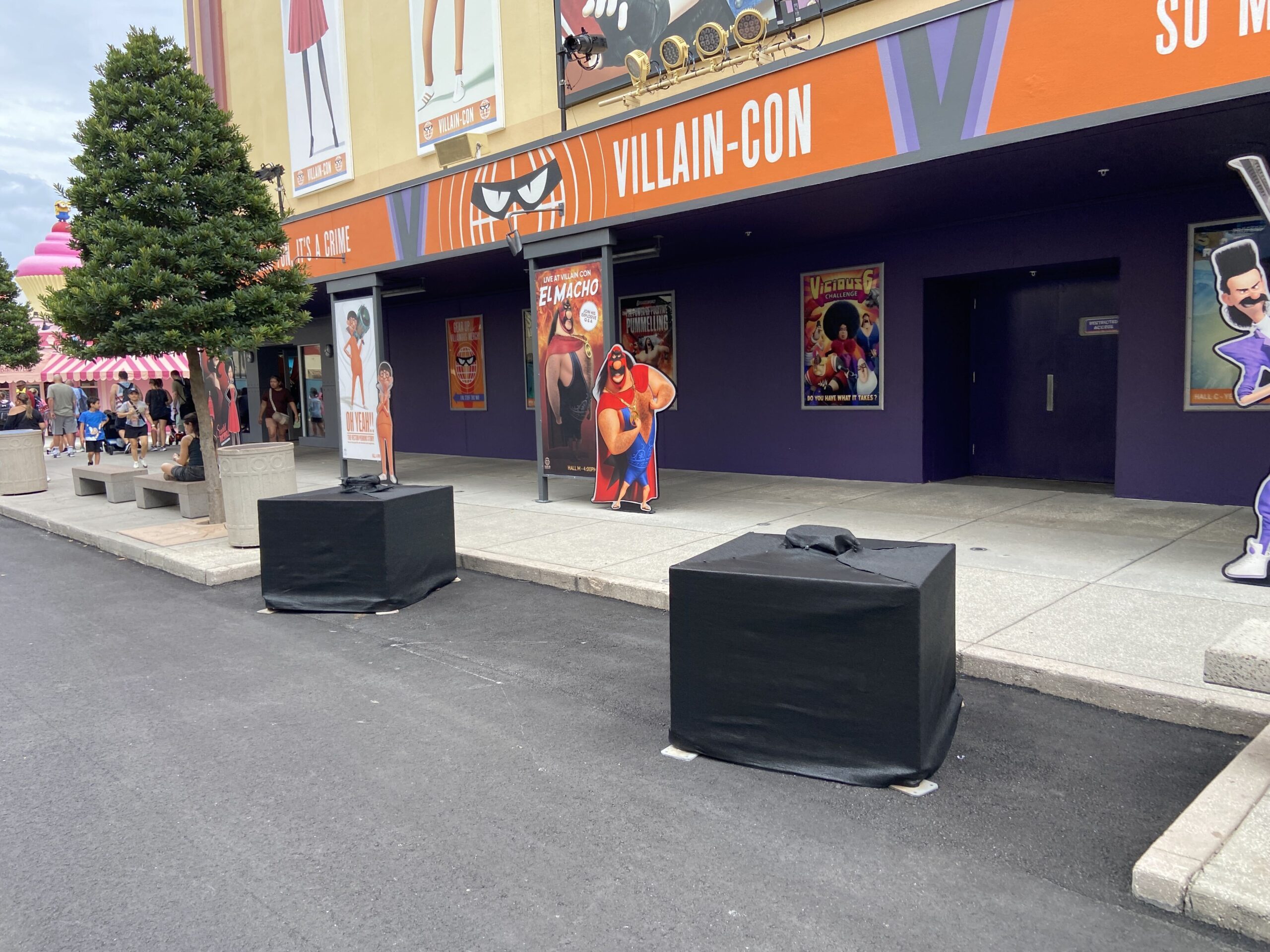 Crews installed more scare zone props at Universal Studios Florida this weekend as Halloween Horror Nights 35 gets closer. This year's scare zones are Infernal Carnival of Nightmares, Downtown Clowntown, Sideshow of Decay, and FORTNITEMARES.