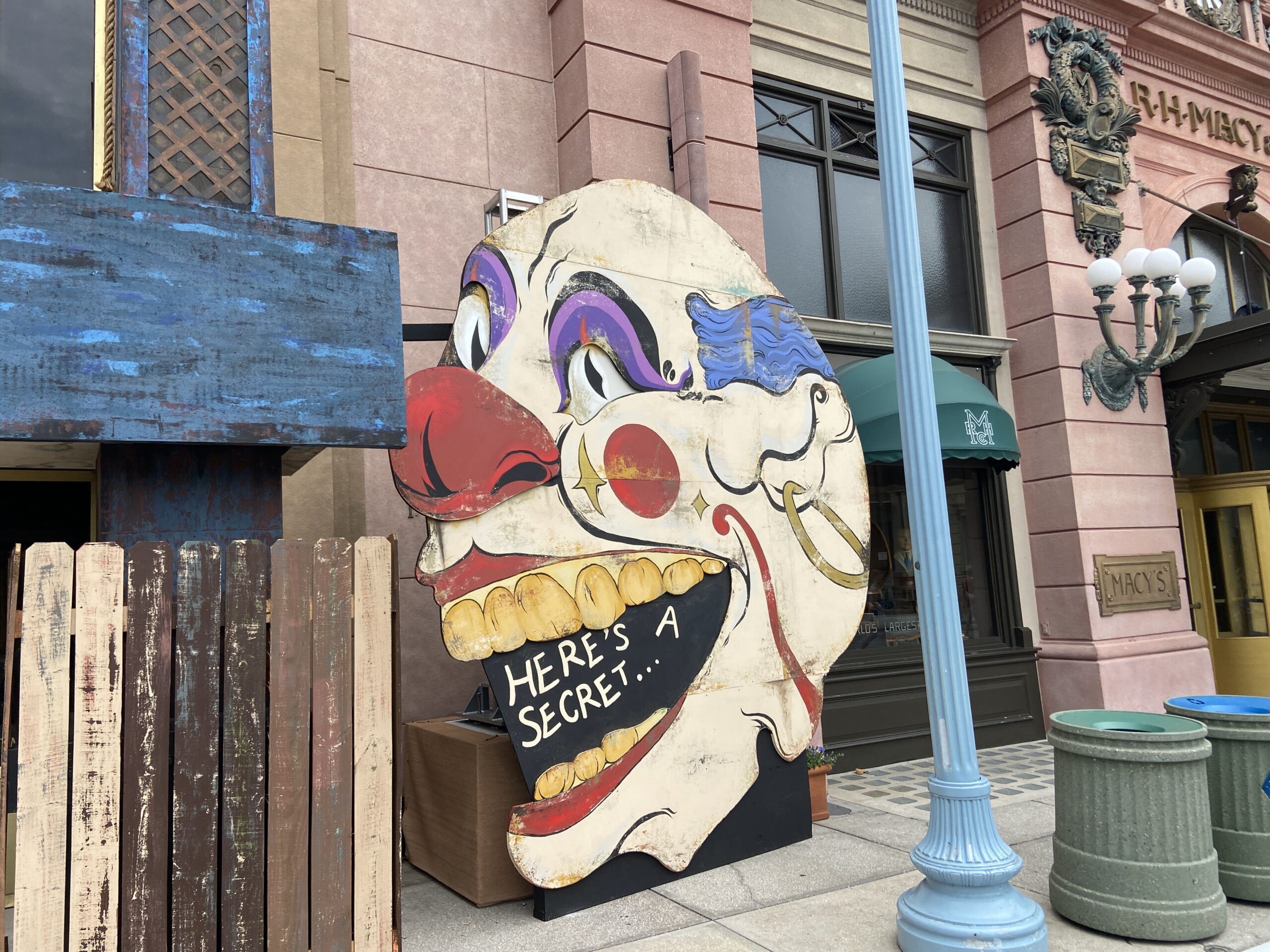 Crews installed more scare zone props at Universal Studios Florida this weekend as Halloween Horror Nights 35 gets closer. This year's scare zones are Infernal Carnival of Nightmares, Downtown Clowntown, Sideshow of Decay, and FORTNITEMARES.
