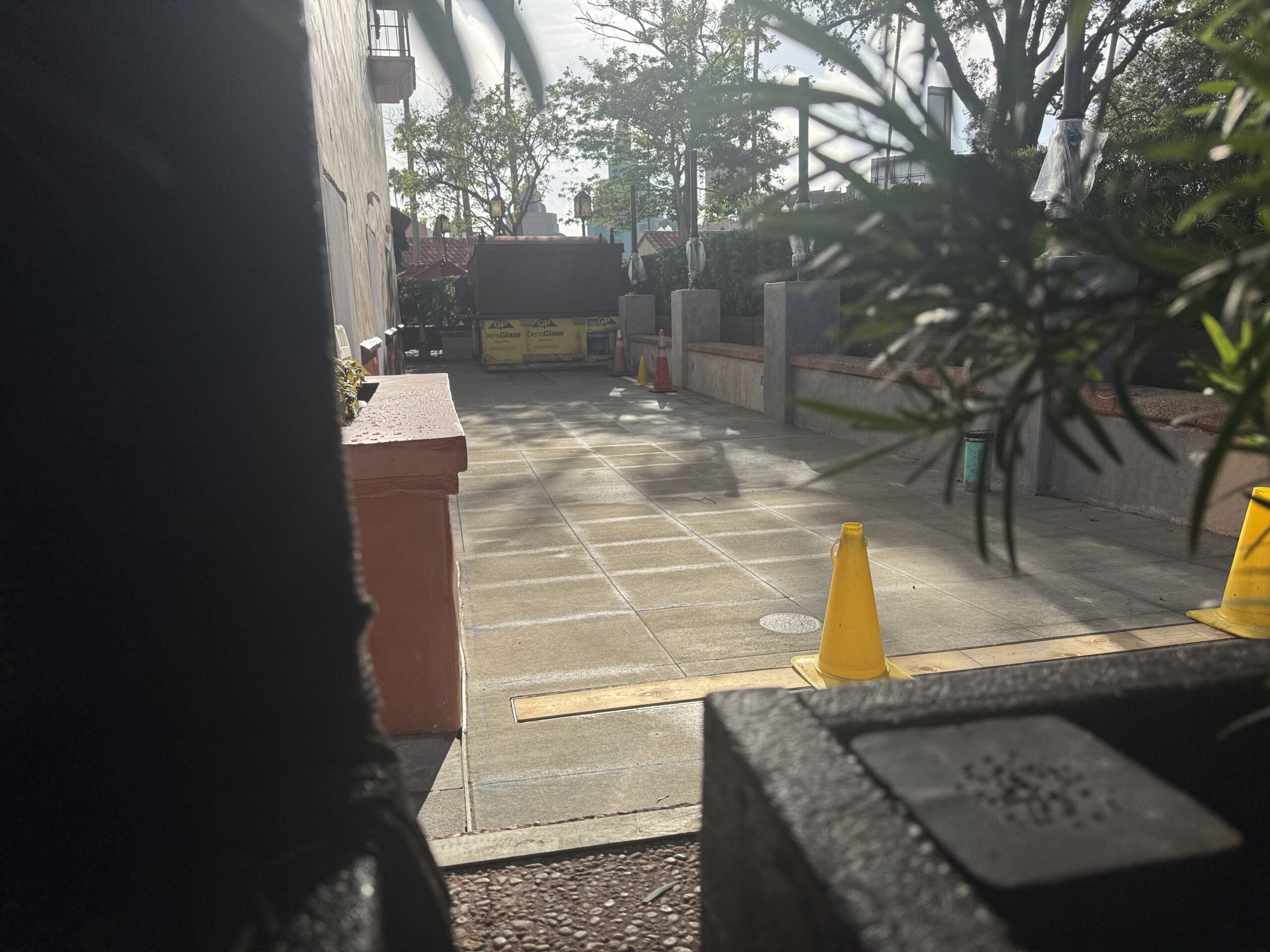 Brown Derby Lounge Pavement Complete, Revealing Fresh Restoration at Disney’s Hollywood Studios