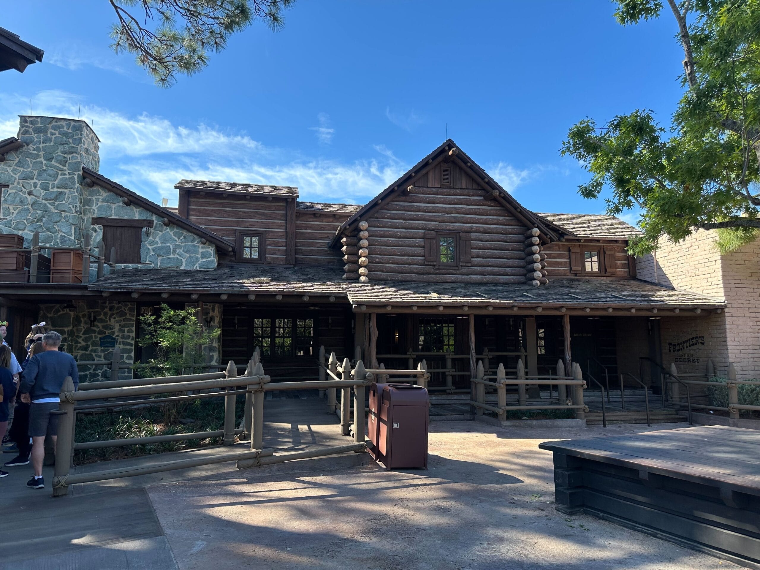 Operating hours for Disney Vacation Club McKim’s Mile House — A Member Lounge in Magic Kingdom have been updated New hours for the DVC Lounge are now 10:00 a.m. to 7:00 a.m., and are subject to change. Earlier this year, the lounge had extended its hours from 11:00 a.m. to 8:00 a.m., having previously closed at 6:00 p.m.