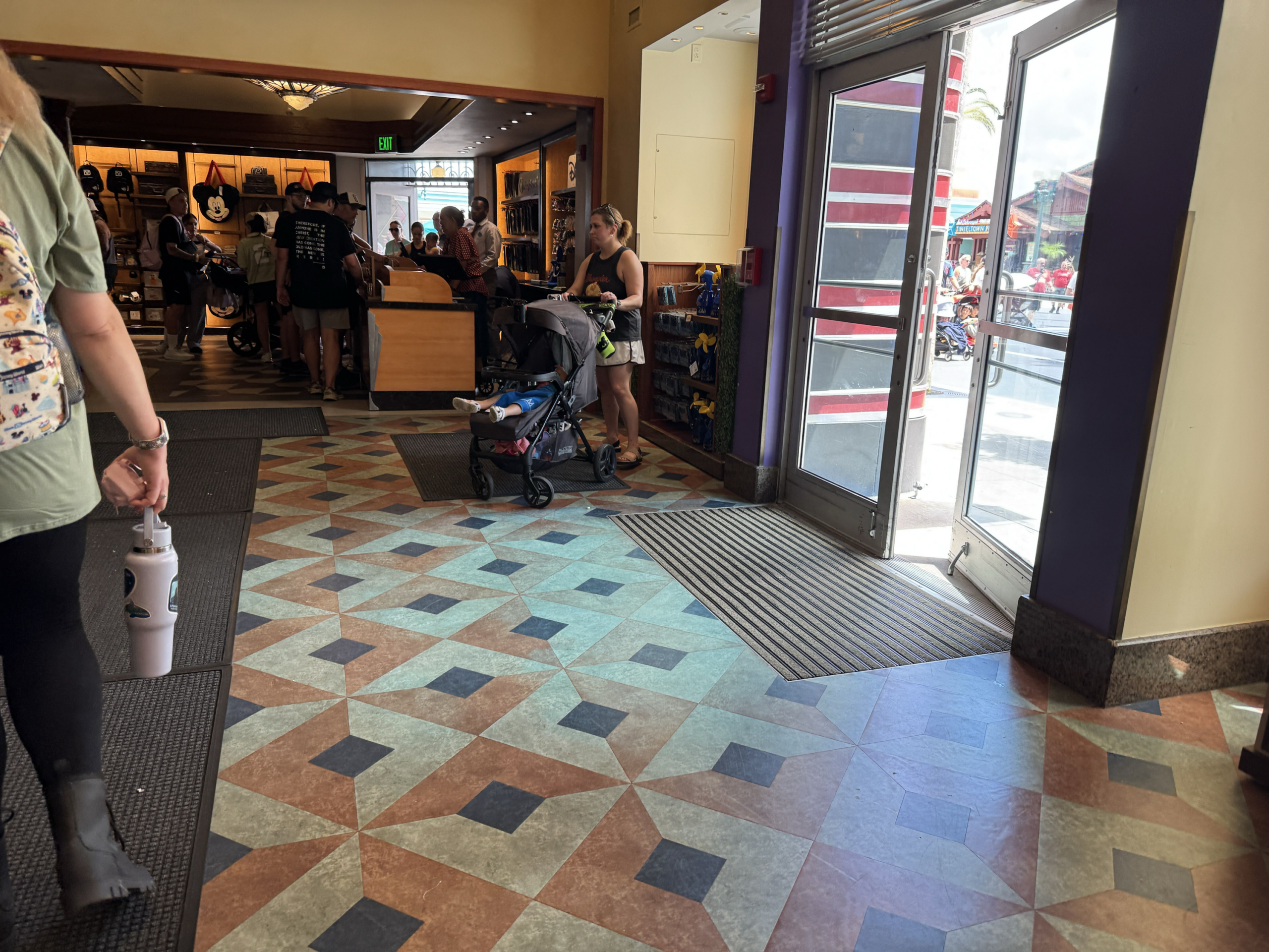 A familiar piece of The Darkroom has returned to its checkout area at Disney’s Hollywood Studios, but the shop is still missing another register.