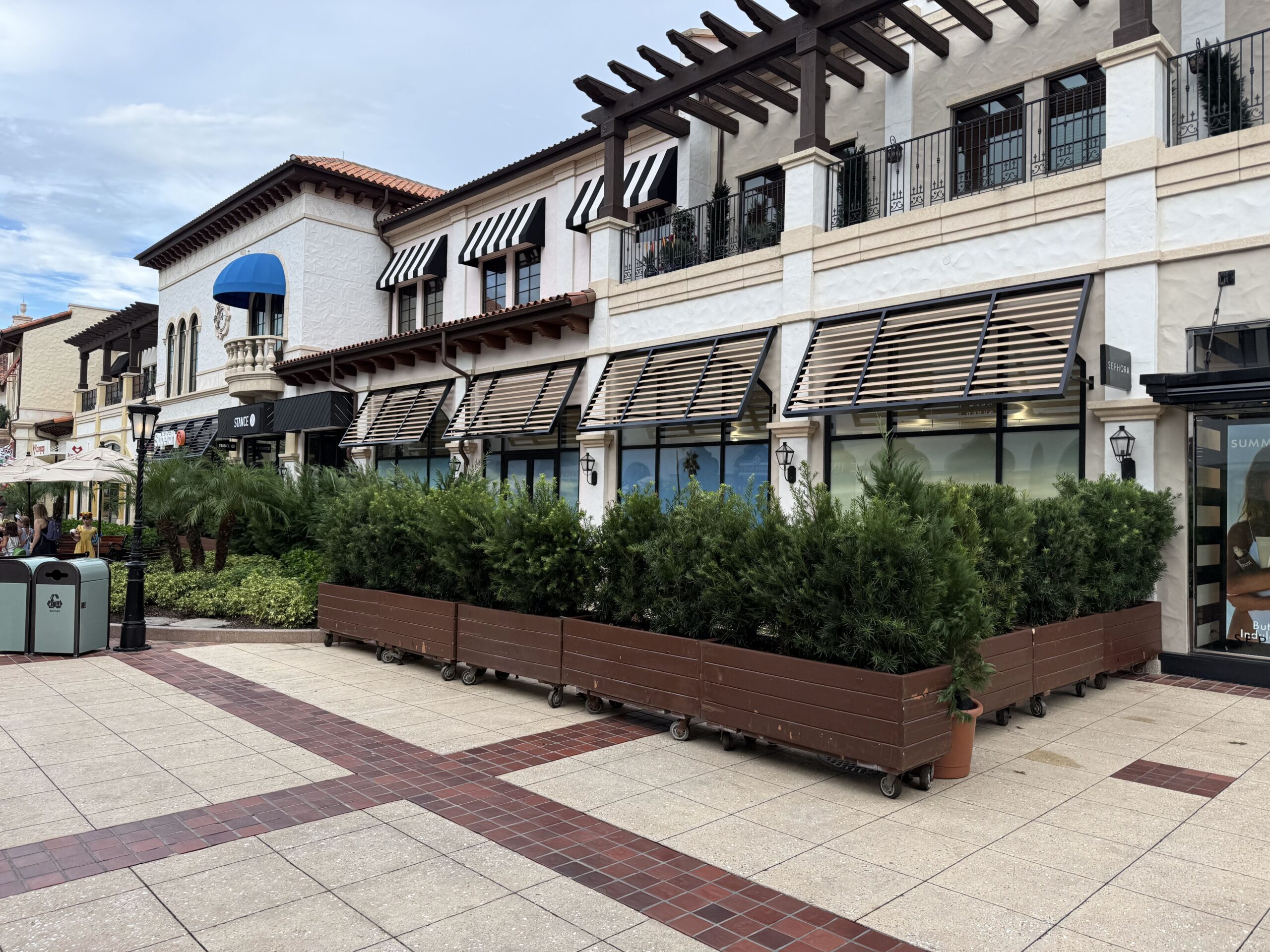 Awnings Painted on Future Vuori Store in Disney Springs